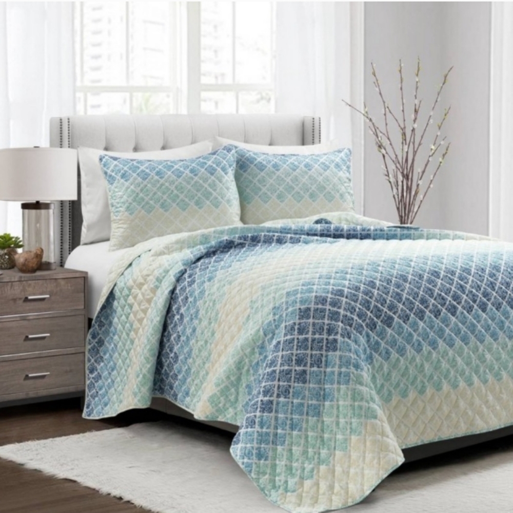 Lush Decor Medallion Ombre Quilt & Sham Set King 3 Piece Set